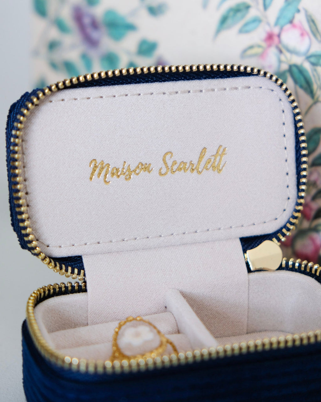 Mini boîte à bijoux de voyage Marie en velours côtelé